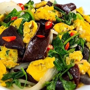 Cach Lam Mon Nam Meo Xao Trung Thom Ngon Thay Doi Khau Vi 202407130832403242